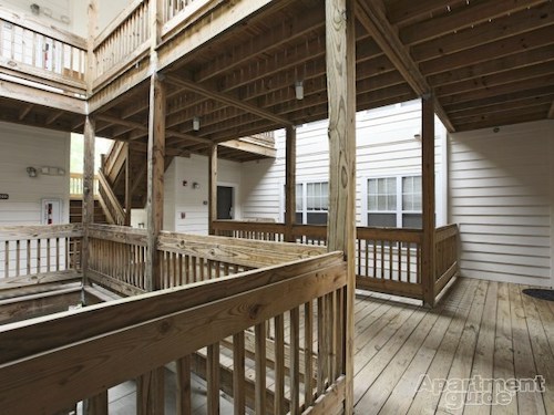 Upper level entry deck