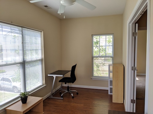 Sunroom with ceiling fan